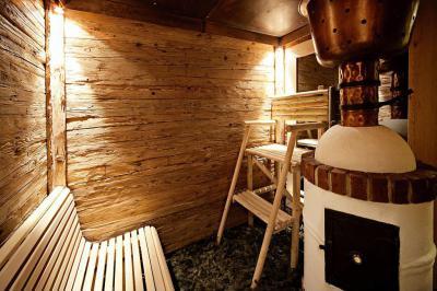Hagyományos szauna - belső továbbiak ötlet, rusztikus stílusban