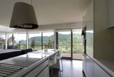 Fehér konyhabútor - konyha / étkező ötlet, modern stílusban