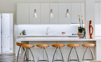 Fehér konyhabútor - konyha / étkező ötlet, modern stílusban