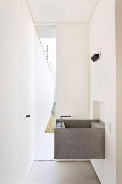 Szögletes mosdó - fürdő / WC ötlet, minimál stílusban