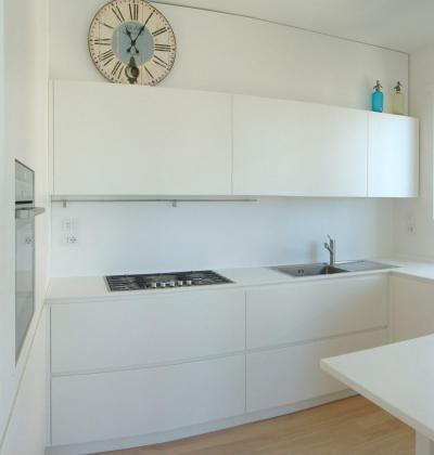 Fehér konyhabútor - konyha / étkező ötlet, modern stílusban