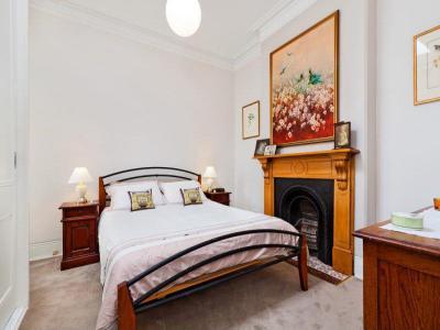 Kandalló a lakás dísze22 - háló ötlet, modern stílusban