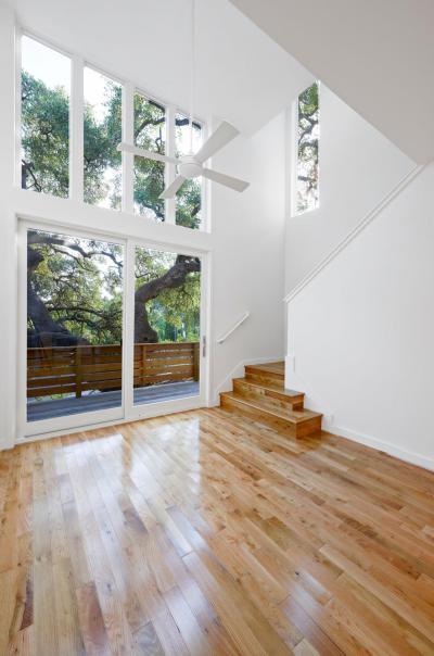 Tágas előtér - belső továbbiak ötlet, modern stílusban