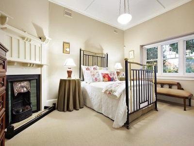 Kandalló a lakás dísze26 - háló ötlet, klasszikus stílusban