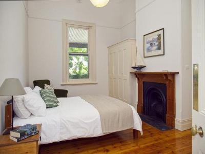 Kandalló a lakás dísze28 - háló ötlet, modern stílusban