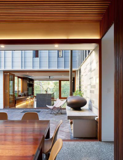 Teraszra nyitott nappali - erkély / terasz ötlet, modern stílusban