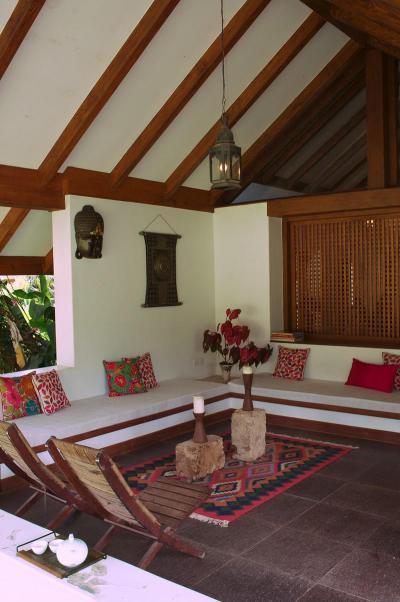 Színes nappali - nappali ötlet, egzotikus stílusban