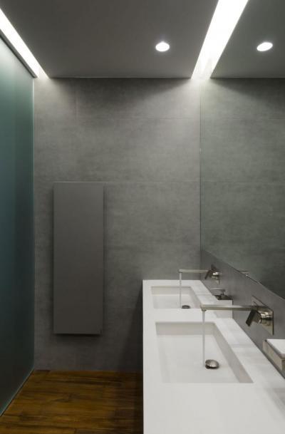 Szürke burkolat - fürdő / WC ötlet, modern stílusban