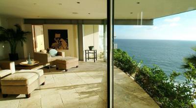 Teraszra nyitott nappali - nappali ötlet, modern stílusban