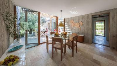 Teraszra nyíló étkező - nappali ötlet, modern stílusban