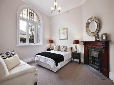 Kandalló a lakás dísze42 - háló ötlet, modern stílusban