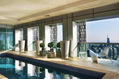 Medence a lakásban - belső továbbiak ötlet, modern stílusban