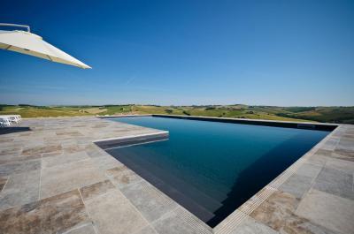 Nagyméretű medence - medence / jakuzzi ötlet, modern stílusban