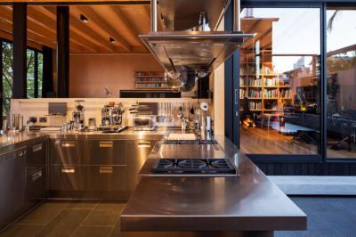 Rozsdamentes acél konyhabútor - konyha / étkező ötlet, modern stílusban