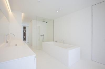 Fehér fürdőszoba - fürdő / WC ötlet, modern stílusban