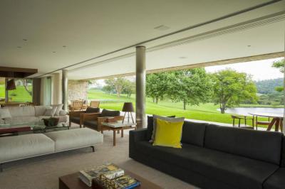 Teraszra nyitott nappali - nappali ötlet, modern stílusban