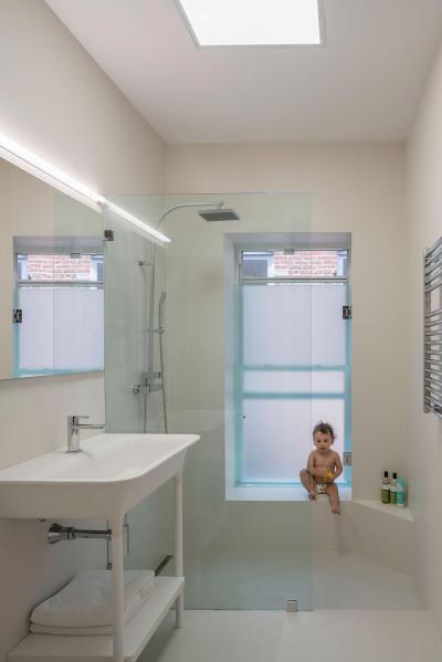 Kicsi fürdőszoba - fürdő / WC ötlet, modern stílusban