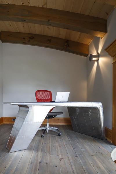 Posztmodern íróasztal - dolgozószoba ötlet, modern stílusban