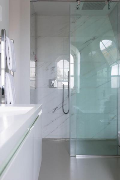 Márványburkolat a konyhában - fürdő / WC ötlet, modern stílusban