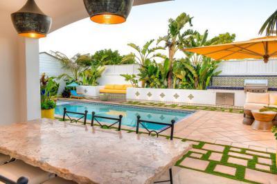 Medencés udvar - kert / udvar ötlet, mediterrán stílusban