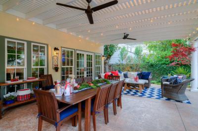 Étkező és nappali a teraszon - erkély / terasz ötlet, modern stílusban