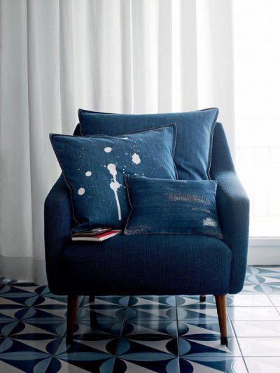 Farmerrel kárpitozott fotel  - nappali ötlet