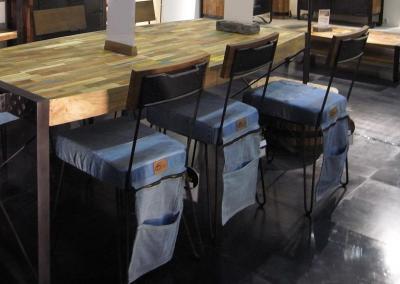 Klassz székpárnák farmerhuzattal - konyha / étkező ötlet, rusztikus stílusban