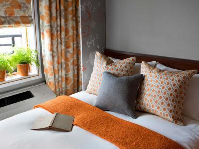 Narancs és szürke a hálóban - háló ötlet, modern stílusban