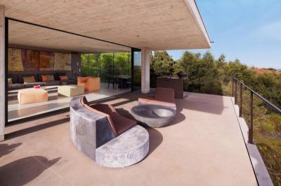 Betonbútorok a teraszon - erkély / terasz ötlet, modern stílusban