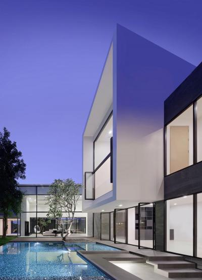 Modern ház medencével - homlokzat ötlet, modern stílusban