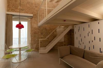 Nappali galériával - nappali ötlet, modern stílusban