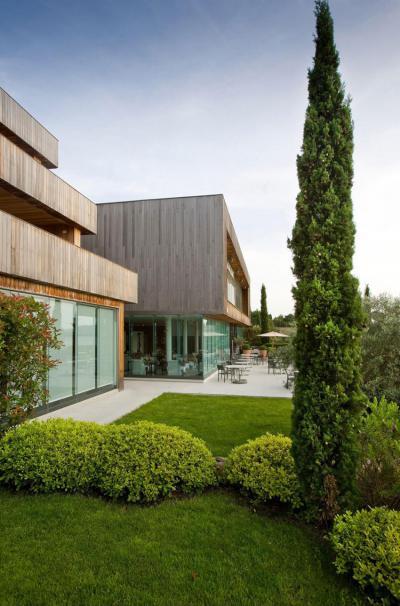 Modern lakóház - homlokzat ötlet, modern stílusban