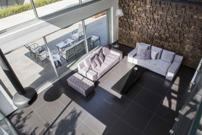 Nappali és veranda - nappali ötlet, modern stílusban