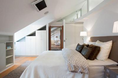 Tetőtéri hálószoba - háló ötlet, modern stílusban