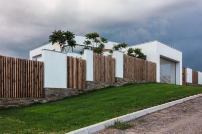 Modern léckerítés - kerítés ötlet, modern stílusban