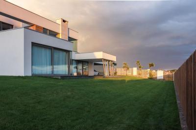 Modern lakóház - homlokzat ötlet, modern stílusban