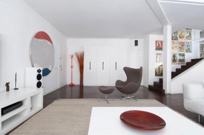 Nappali lépcsővel - nappali ötlet, modern stílusban