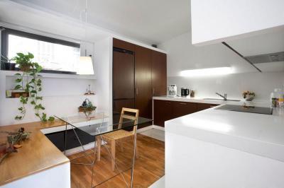 Fehér konyhabútor - konyha / étkező ötlet, modern stílusban