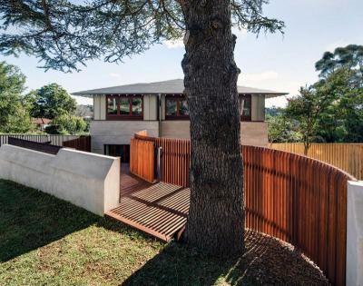 Modern ház fakerítéssel - kerítés ötlet, modern stílusban