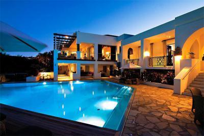 Este a medencénél - erkély / terasz ötlet, modern stílusban