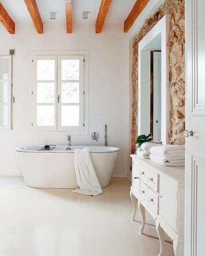 Rusztikus ház modern bútorokkal - fürdő / WC ötlet