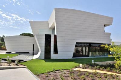 Extravagáns homlokzat - homlokzat ötlet, modern stílusban