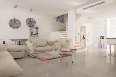 Fehér nappali - nappali ötlet, modern stílusban