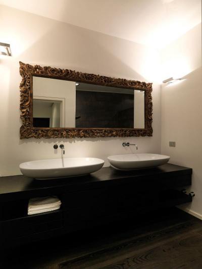 Fekete fehér fürdőszoba - fürdő / WC ötlet, modern stílusban