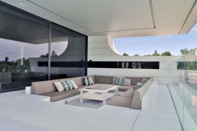 Fedett terasz - erkély / terasz ötlet, modern stílusban