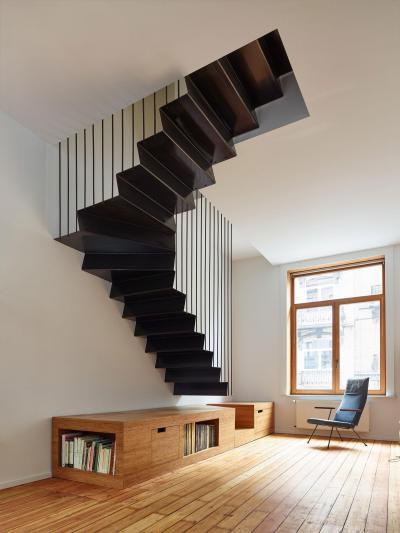 Lépcsőfeljáró13 - belső továbbiak ötlet, modern stílusban