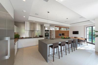 Tágas konyha - konyha / étkező ötlet, modern stílusban