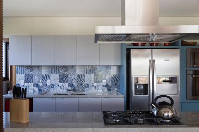 Modern konyha dekoratív csempével - konyha / étkező ötlet, modern stílusban