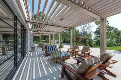 Pergola a teraszon - erkély / terasz ötlet, modern stílusban