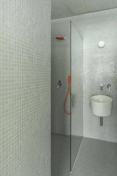 Egységes fürdőszoba - fürdő / WC ötlet, modern stílusban